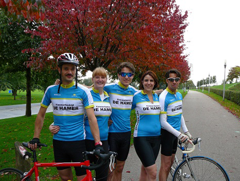 Timmerbedrijf De Hamer is sponsor van 'Wielerteam De Hamer' 